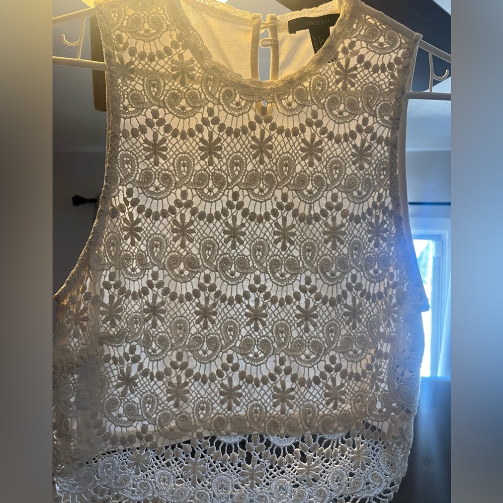 A cute top from Forever 21. Only wore it one time.